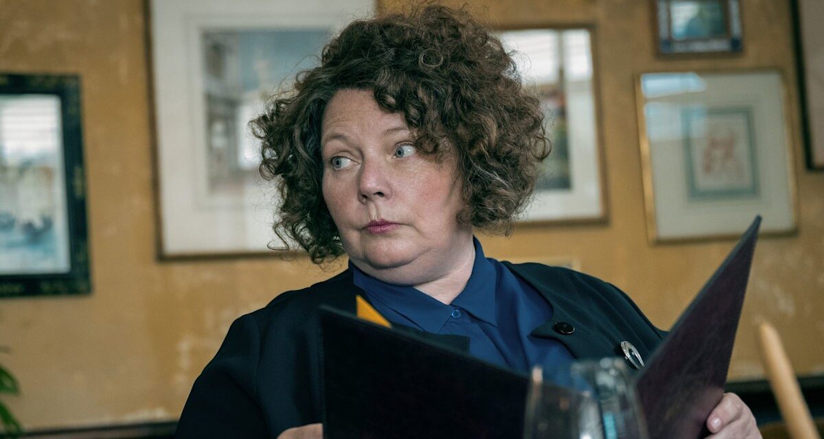 Les chevaux lents et les étoiles Sherlock dirigent un thriller en 5 parties «convaincant» en France