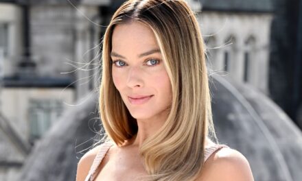 Le combo de soutien-gorge et de jupe crayon de Margot Robbie est la chose la plus chic que nous ayons vue toute la semaine