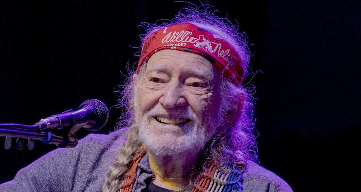 Willie Nelson, 93 ans, se souvient des 10 jours où il a essayé un mode de vie sain : « C&rsquo;était horrible »