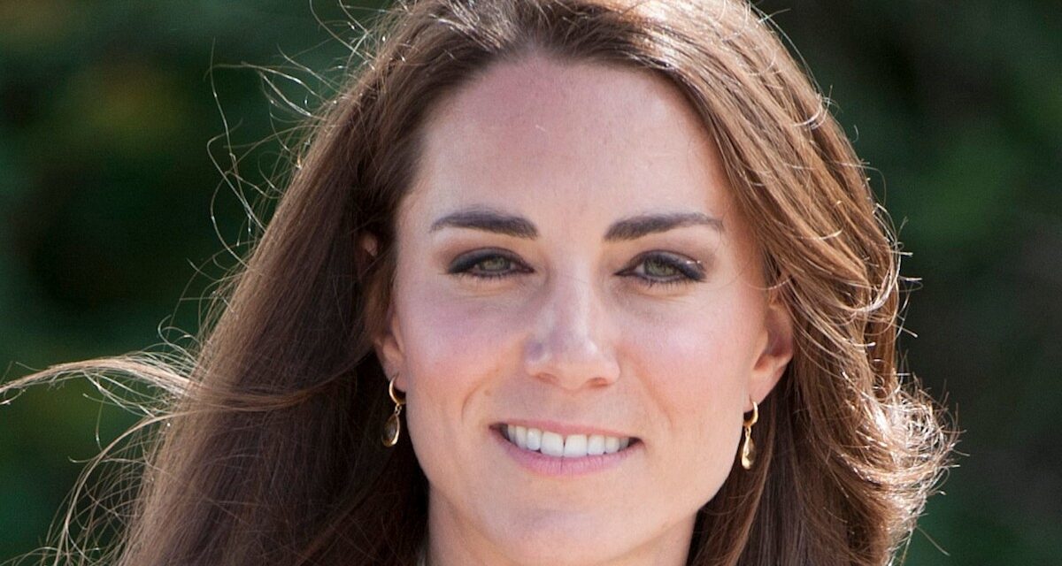 La mini robe Zara Zara de Kate Middleton avec ourlet qu&rsquo;elle ne porte jamais maintenant