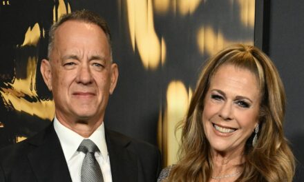 Tom Hanks partage une superbe photo en maillot de bain de Rita Wilson à l&rsquo;occasion de son 69e anniversaire – voir ici