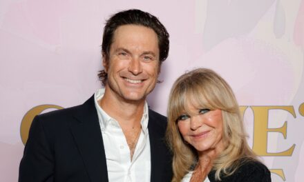 Le petit-fils adolescent de Goldie Hawn laisse son père Oliver Hudson « pleurer » à cause de son déménagement angoissant sous les projecteurs