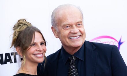 Kelsey Grammer, 70 ans, devient papa de 8 enfants alors que lui et sa femme accueillent bébé – découvrez son nom