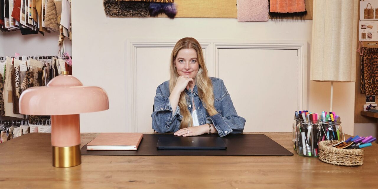 Charlotte Simone Beecham sur sa dernière collection, Taylor Swift et l&rsquo;influence de sa grand-mère