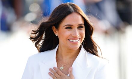 La couleur inattendue des pédicures de Meghan Markle est la tendance des ongles chic qui envahit l&rsquo;automne 2025