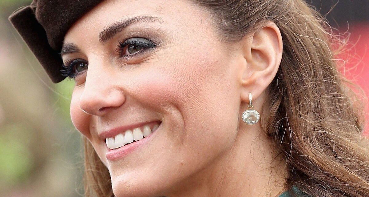 La jupe automnale RA-Ra de Kate Middleton est son ourlet le plus ludique à ce jour