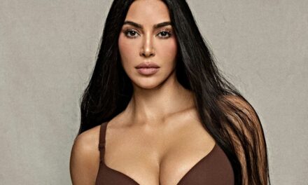 La coupe de pixie de choc de Kim Kardashian est sa transformation la plus audacieuse des cheveux à ce jour