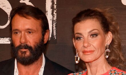 Tim McGraw et Faith Hill apparaissent sur une photo aimée pour le 29e anniversaire: «Nous avons vécu tellement de choses»