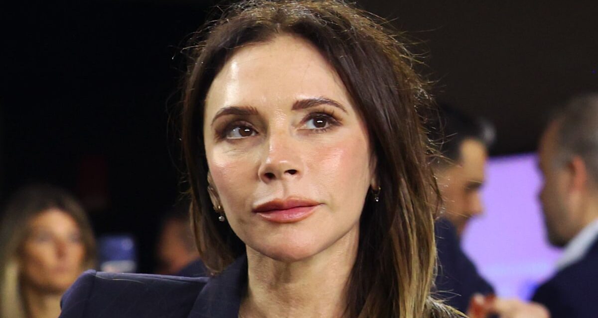 Victoria Beckham pourrait être confondue avec sa fille Harper avec son look très jeune