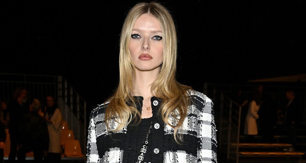 Apple Martin, la fille de Chris Martin et Gwyneth Paltrow, suscite une réaction majeure alors qu&rsquo;elle montre sa voix lors de ses débuts musicaux – regardez