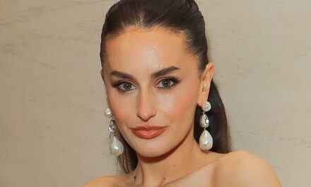 STRICTLY FANS «  déjà pleurer  » sur le cadeau d&rsquo;anniversaire super personnal d&rsquo;Amber Davies de Nikita