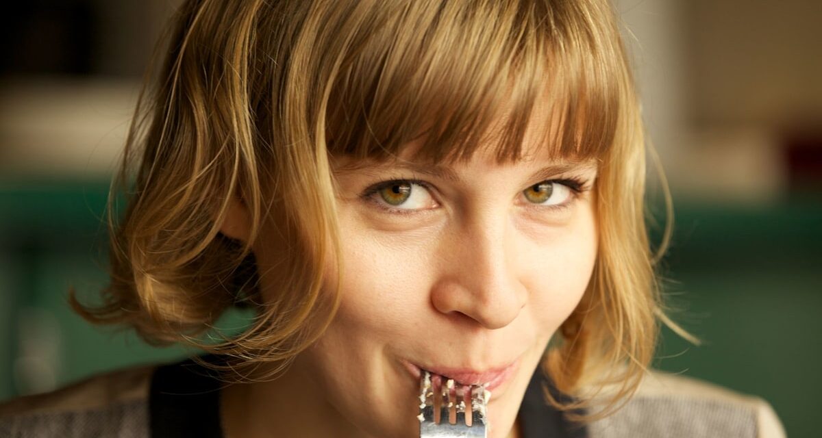Fini les ballonnements matinaux ! Que manger au dîner si vous souhaitez vous réveiller avec un ventre plus plat