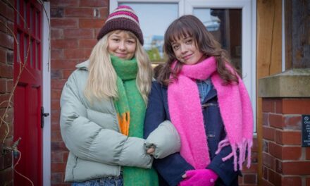 La star du club de film Aimee Lou Wood lors de ses débuts en écriture et travaillant avec Suranne Jones