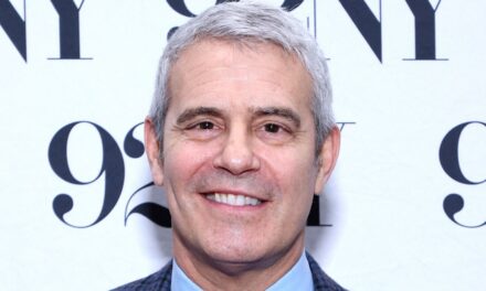Andy Cohen parle de son corps avant une perte de poids de 25 livres