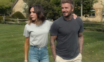 Les tenues de Victoria Beckham dans son doc Netflix – découvrez 19 looks (et les sosies abordables)