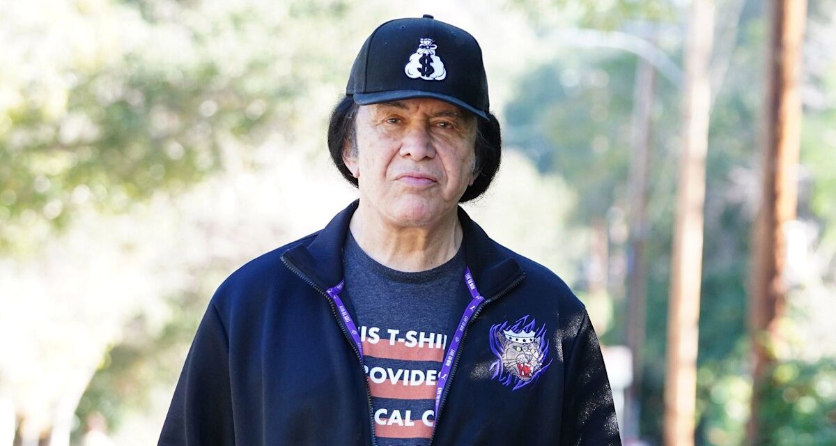 La star de KISS, Gene Simmons, fait le point sur sa santé avec ses fans après un accident de voiture à Malibu