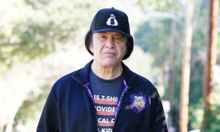 La star de KISS, Gene Simmons, fait le point sur sa santé avec ses fans après un accident de voiture à Malibu