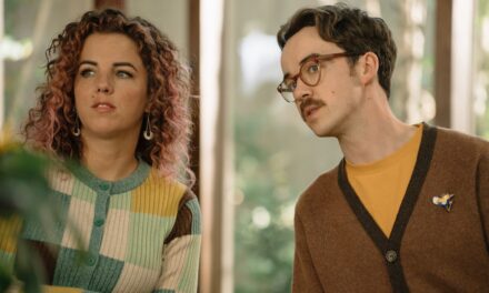 Les téléspectateurs regardent en frénésie une série « captivante » en 6 parties basée sur un roman bien-aimé