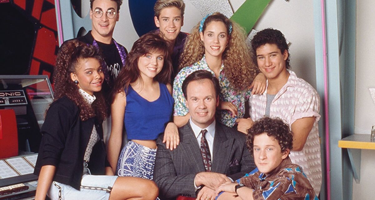 La star de Saved By the Bell semble complètement méconnaissable lors de sa dernière sortie