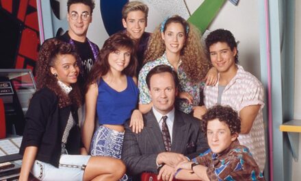 La star de Saved By the Bell semble complètement méconnaissable lors de sa dernière sortie