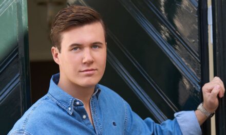 Le roi Frederik et le fils de la reine Mary, le prince héritier Christian, 20 ans, photographiés à la maison royale