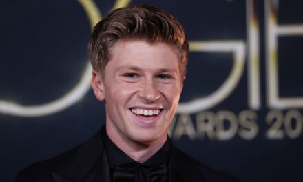 Robert Irwin obtient une offre intrigante après un moment torse nu