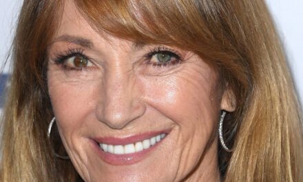Jane Seymour, 74 ans, révèle le maquillage qui lui permet de paraître si jeune – exclusif