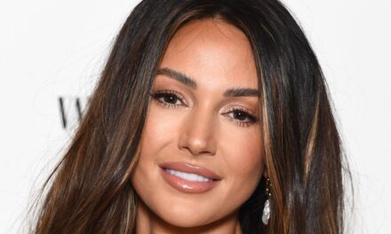 Michelle Keegan devient rétro dans une robe d&rsquo;invité de mariage psychédélique des années 60