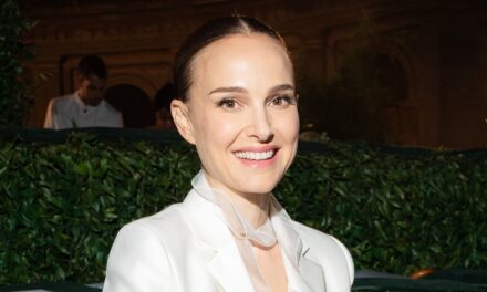 La mini-jupe Puffball de Natalie Portman est le rêve automne/hiver d&rsquo;une It-girl