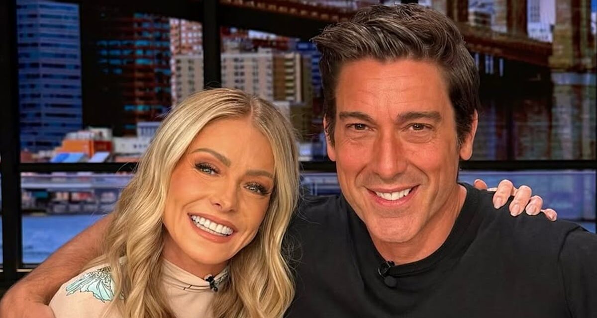 David Muir est parti en incrédulité sur Kelly Ripa en 55e anniversaire hommage