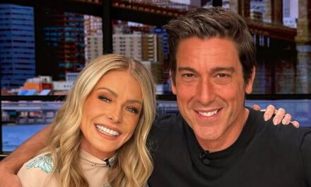 David Muir est parti en incrédulité sur Kelly Ripa en 55e anniversaire hommage