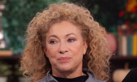 La star strictement inondée de soutien après une « dure » bataille contre le cancer de l’utérus