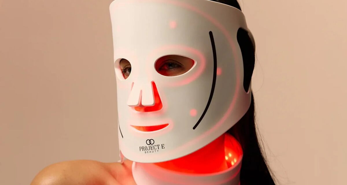Ce masque facial LED peut-il transformer ma peau de 43 ans et adoucir les lignes de mon cou ?