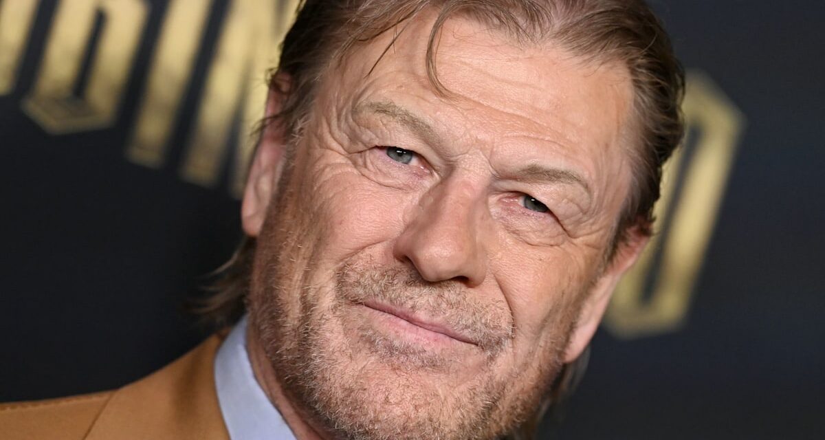 Sean Bean rejoint sa cinquième épouse rarement vue pour une apparition confortable sur le tapis rouge
