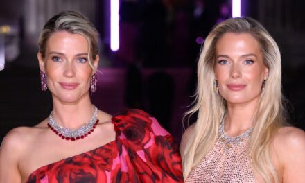 Lady Amelia et Lady Eliza Spencer incarnent Barbie dans des robes de bal rose bonbon « audacieuses »