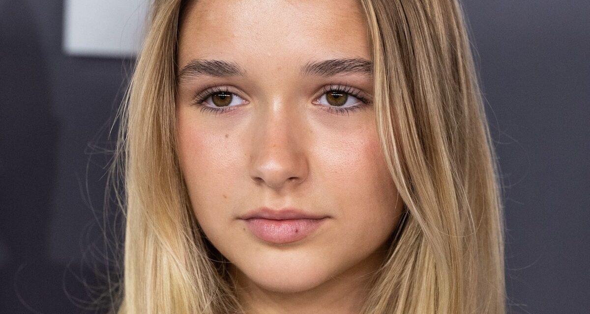 La routine de maquillage super « Posh » de Harper Beckham à 250 £ – 14 ans