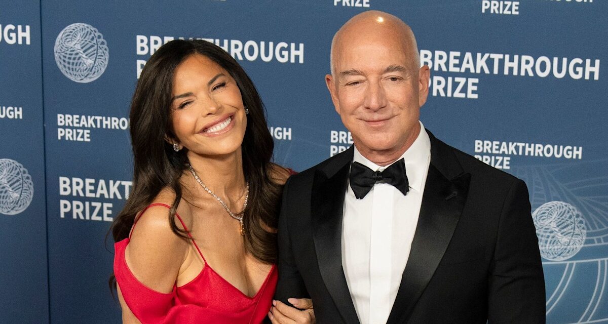 Jeff Bezos et Lauren Sanchez Twin dans des tenues assorties à Paris