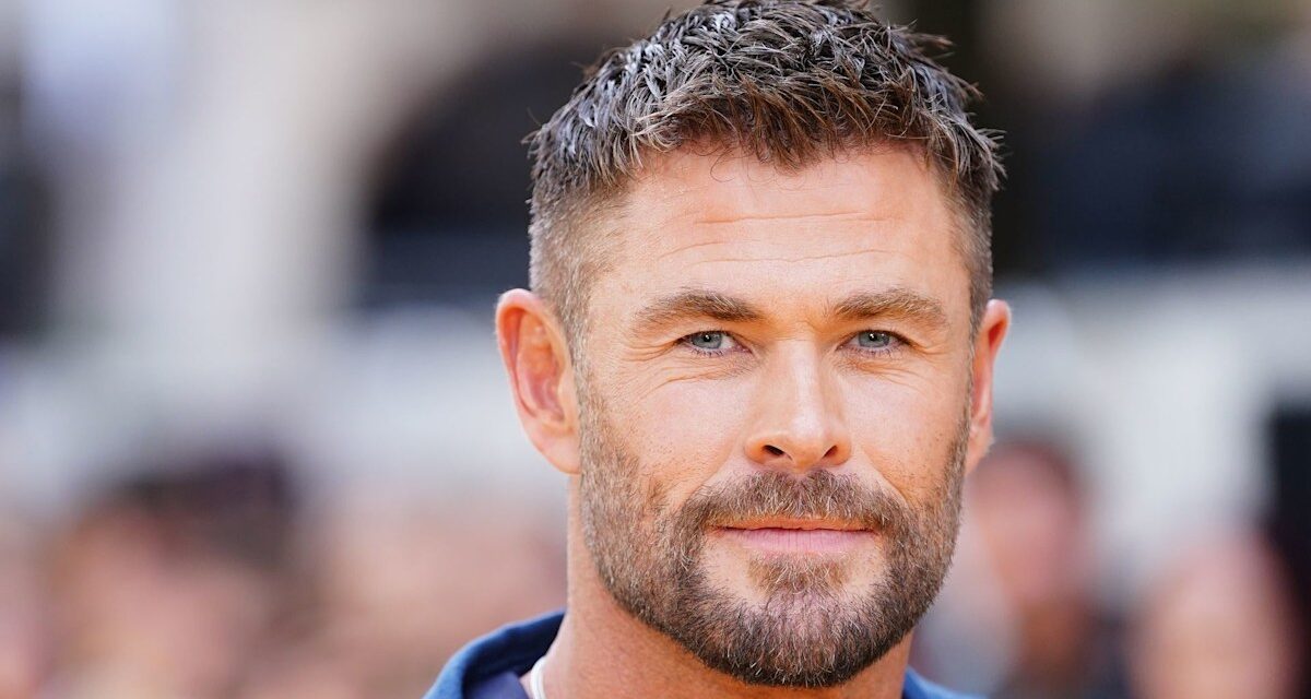 Chris Hemsworth est le sosie de son beau père dans le premier aperçu de A Road Trip to Remember – regardez