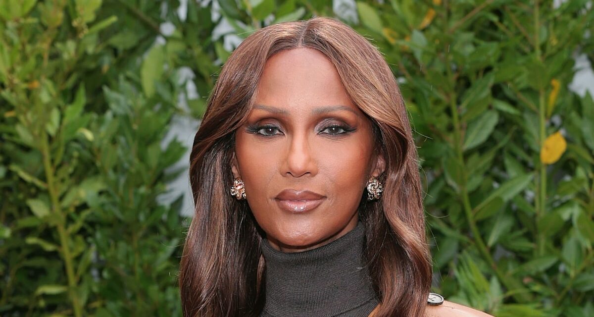 Iman, 70 ans, fait une rare apparition qui fait tourner les têtes sur le tapis rouge du gala de l&rsquo;American Ballet Theatre