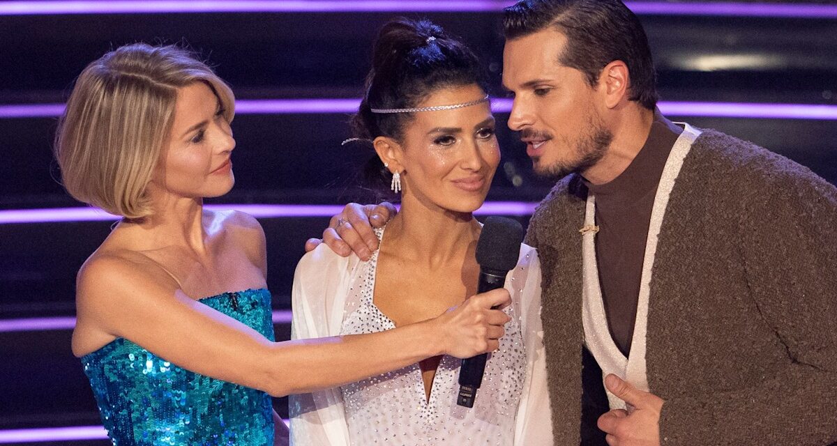 Hilaria Baldwin fustige les haineux en ligne après l&rsquo;élimination du DWTS : « Le monde a essayé de me battre »