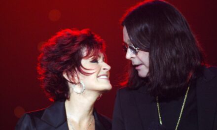 REGARDER: L&rsquo;acte romantique privé d&rsquo;Ozzy Osbourne à Sharon a révélé dans un nouveau documentaire de la BBC
