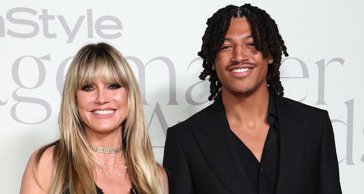 Heidi Klum impressionne dans sa robe zippée alors qu&rsquo;elle tient la main de son fils mannequin sur le tapis rouge