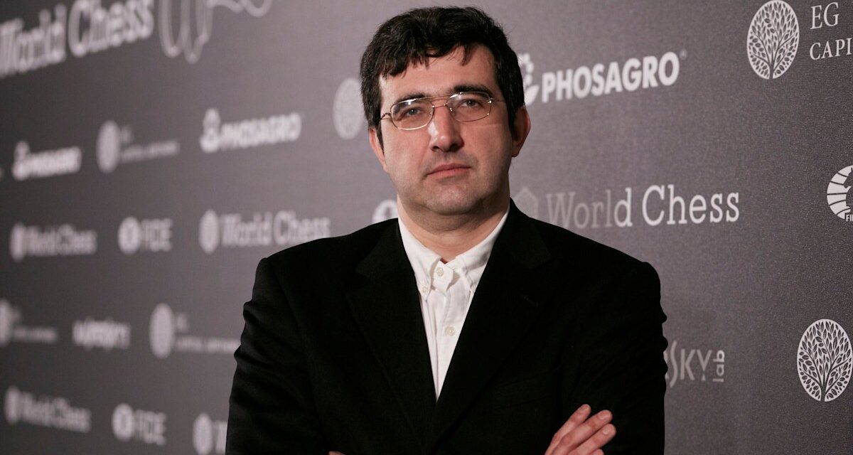 La Fédération des échecs enquête sur Vladimir Kramnik après la mort du grand maître Daniel Naroditsky