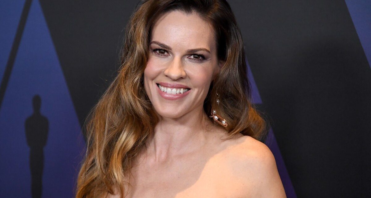 Hilary Swank partage la mort inattendue de sa famille alors que les fans se rassemblent autour de la star