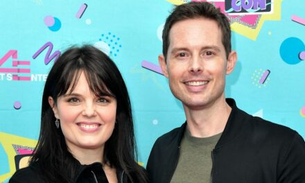 Inside Halloweentown II met en vedette la romance réelle de Kimberly J. Brown et Daniel Kountz alors que le nouveau film Hallmark réunit le couple à l&rsquo;écran