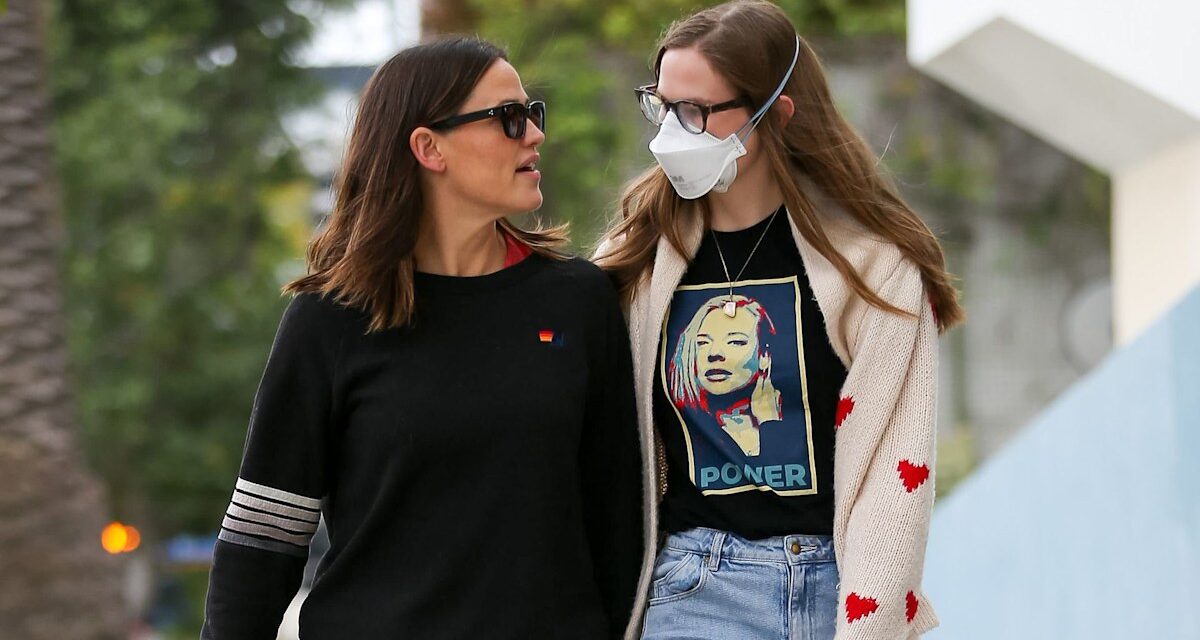 Jennifer Garner révèle comment ses trois enfants l&rsquo;ont aidée à apporter un changement positif – et ses amis célèbres sont impressionnés