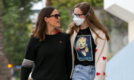 Jennifer Garner révèle comment ses trois enfants l&rsquo;ont aidée à apporter un changement positif – et ses amis célèbres sont impressionnés