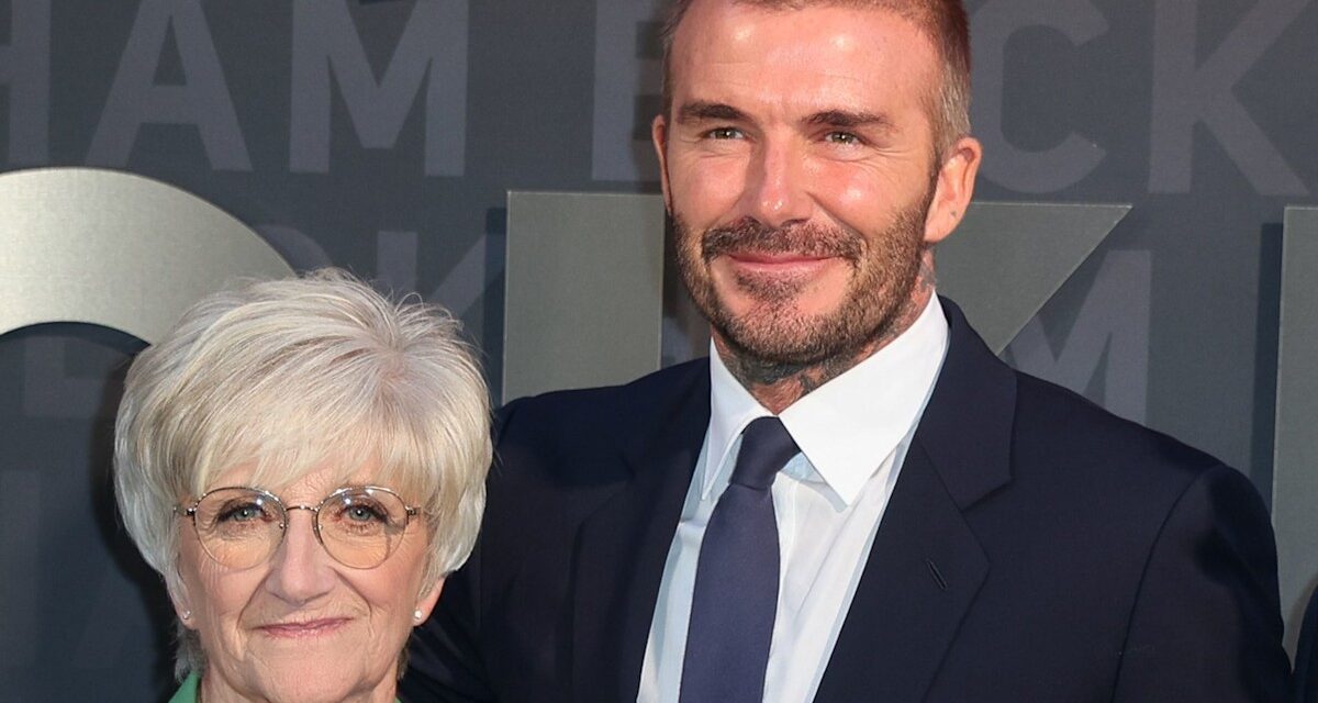 Victoria Beckham habille la maman de David Beckham, 76 ans, se dirige vers les pieds dans sa marque