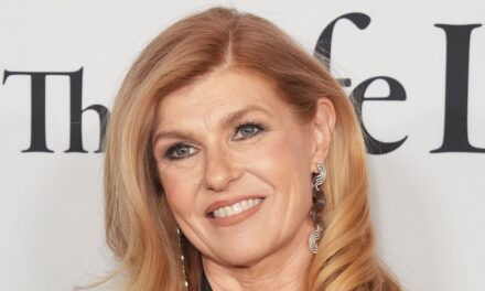 Connie Britton fait un grand pas en avant avec son partenaire de longue date David Windsor