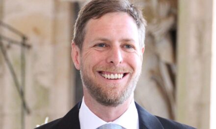 La bague de fiançailles « discrète » de 120 000 £ du prince albanais pour sa fiancée un an après le divorce